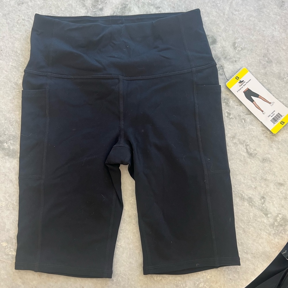 Cute black biker shorts 🚴🏼‍♀️ with pockets for phone